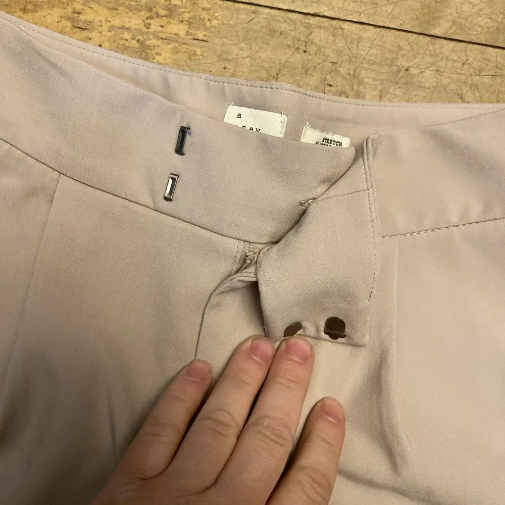 A New Day Shorts Women’s Size 8 NWT Beige Stretch 4” Inseam